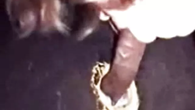 Busty nympho Carmella Bing पहिलो पटक दोहोरो प्रवेश प्रयास गर्छ