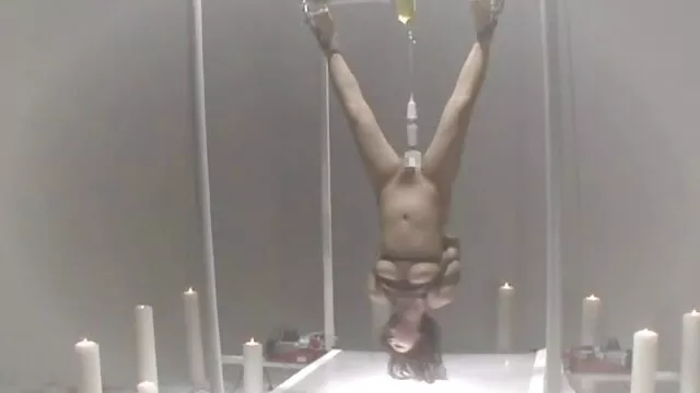 अतृप्त निम्फो जाडा स्टीभेन्सले आफ्नो प्रेमीलाई अद्भुत ब्लोजब दिन्छ