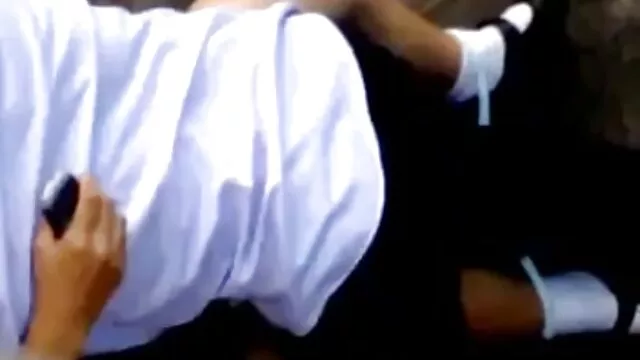 सुडौल डाक्टर लिज टेलरले पछाडिबाट कडा कुकुर लिन्छ