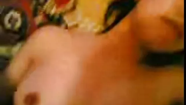सेक्सी ट्यान लाइनहरु संग तातो स्वभाव उनको चिकनी twat पूजा र fucked हुन्छ
