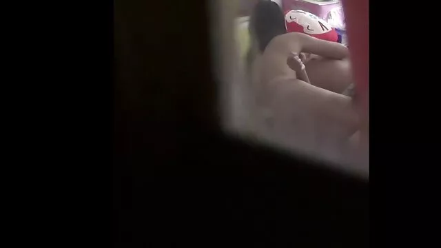 यो कामुक ककसकर उसले आफ्नो अगाडि देखेको कुनै पनि मानिसलाई चुदाउन तयार छ