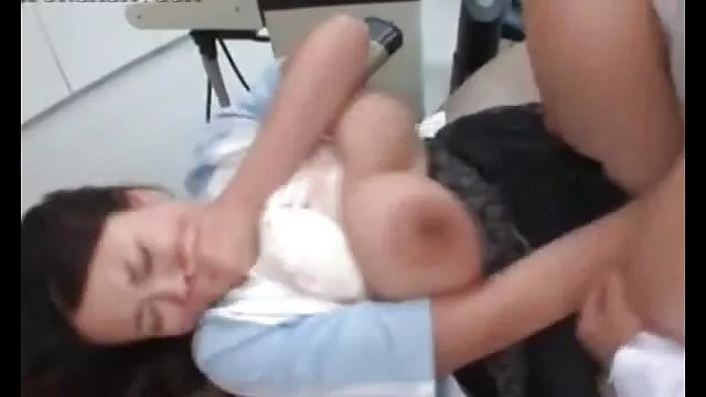 उसलाई सुन्दर देखिने तपाईलाई मूर्ख नबनाउनुहोस् उनी एक पूर्ण वेश्या हो जसले क्यामेरामा फकिङ मन पराउँछ