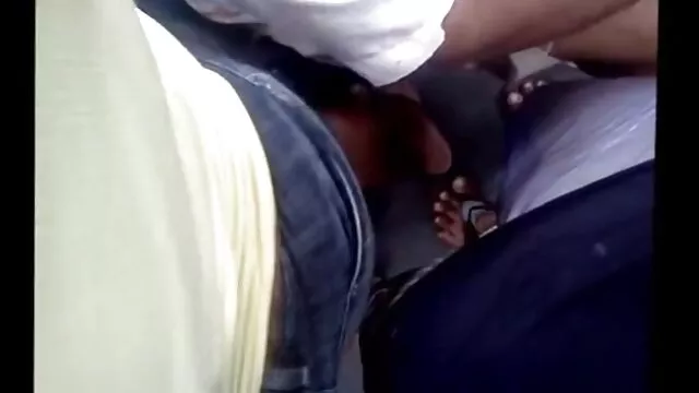 चार आँखा भएको कुतियाले आफ्नो विकृत प्रेमीलाई खुट्टाको औंला चुसाउन लगाउँछ