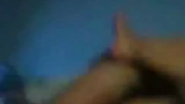 सेतो मोजा लगाएकी तातो नर्स आफ्नो डाक्टरको श्लोङमा हाकिम जस्तै हाम फाल्दै छिन्